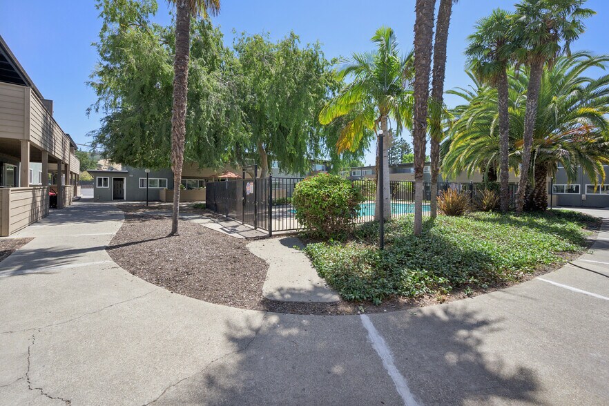 More Photos Of 550 Berry Ave, Hayward Apartments For Sale