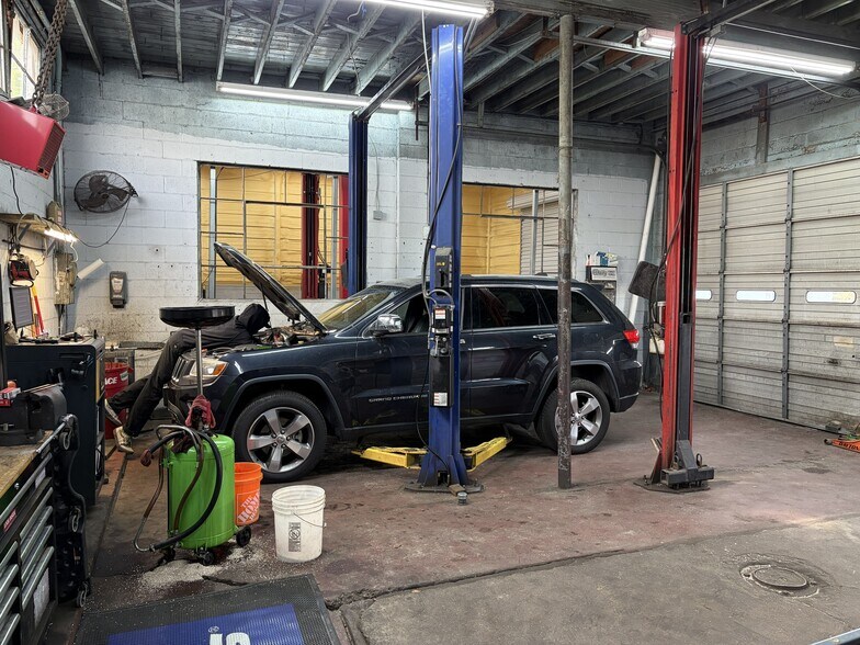 More Photos Of 601 S 17th St, Wilmington Auto Repair For Sale
