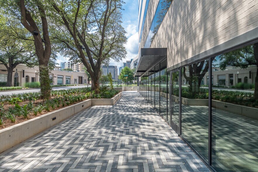 More Photos Of 2501 Cedar Springs Rd, Dallas Office For Lease
