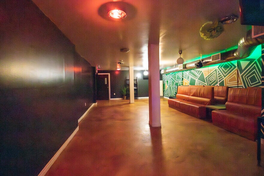 More Photos Of 108 St Paul St E, St Catharines Storefront Retail Office For Lease