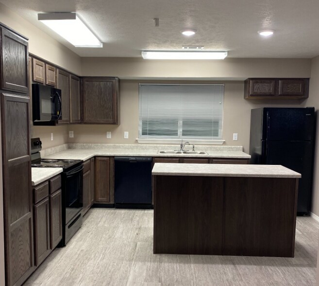 More Photos Of 1472 Butterfield Coach Rd, Springdale Apartments For Sale