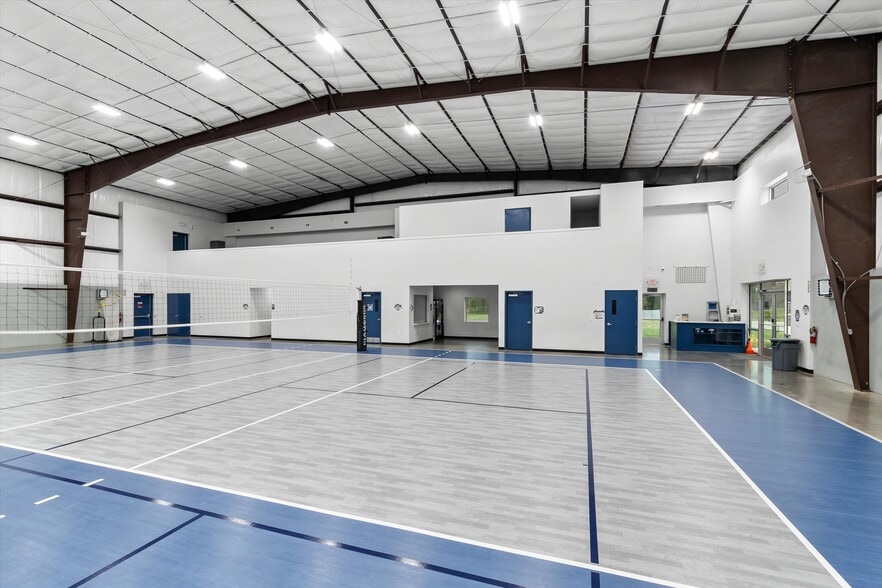 More Photos Of 12110 Old Montgomery Rd, Willis Light Distribution For Sale