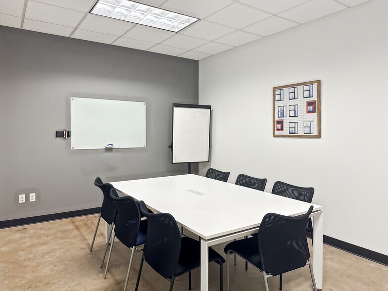 More Photos Of 5113 S Harper Ave, Chicago Coworking Space