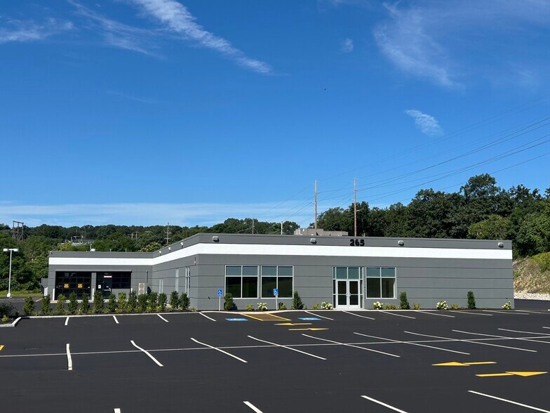 More Photos Of 265 Summer St, Fitchburg Storefront Retail Office For Lease