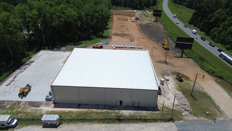 More Photos Of 205 – 215 Commercial Dr., Rincon Service For Lease