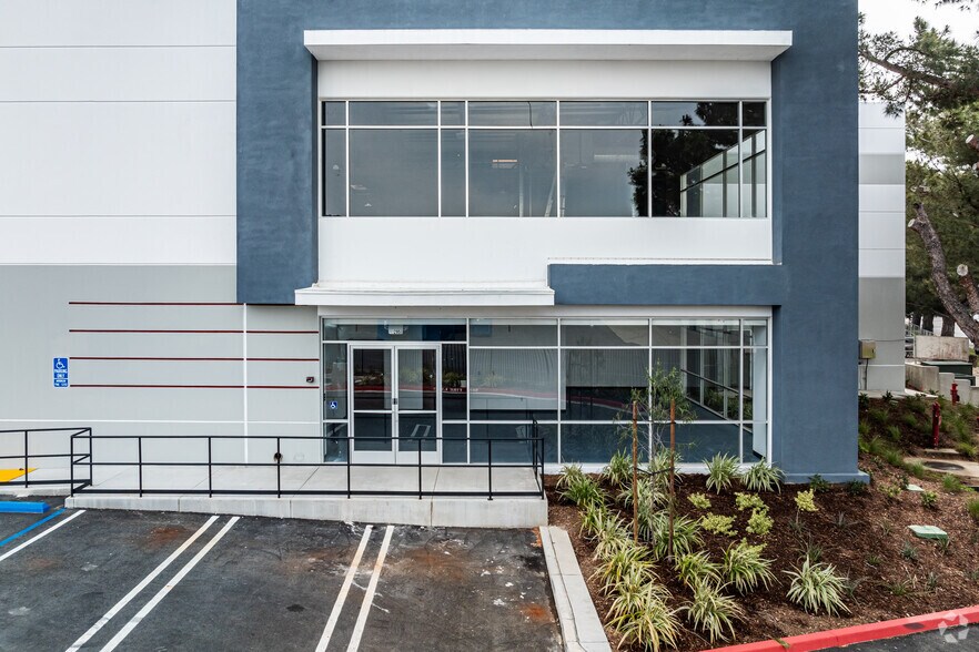 More Photos Of 11295 Inland Ave, Jurupa Valley Manufacturing For Sale