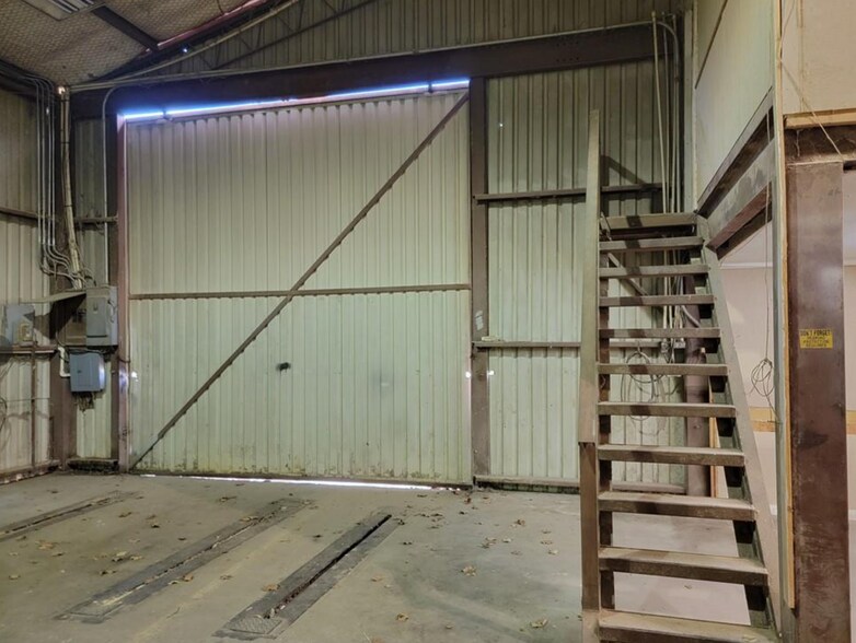 More Photos Of 221-E Avenue C, Milano Industrial For Lease