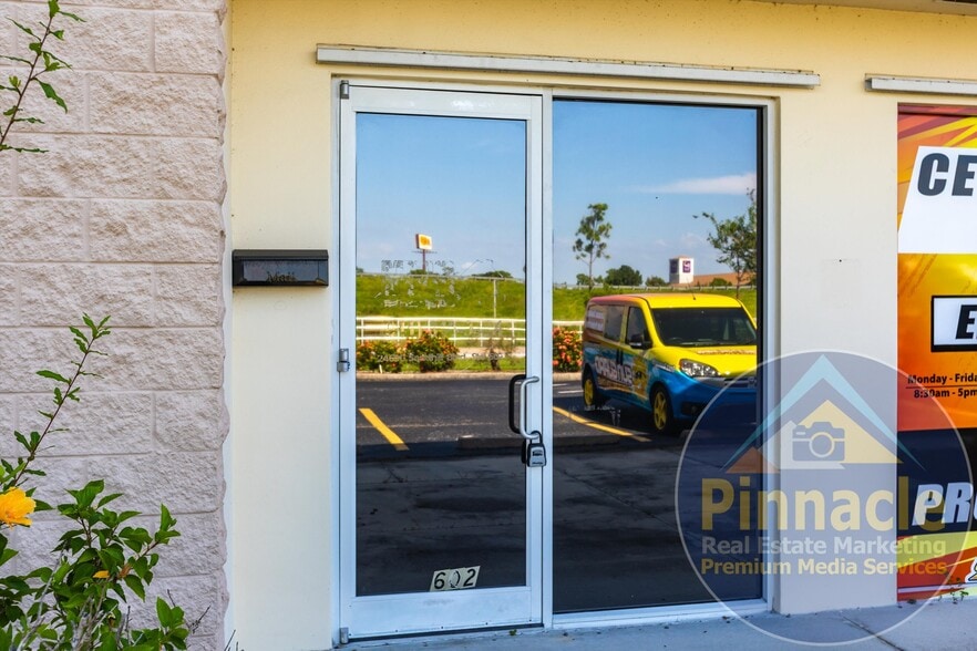 More Photos Of 24690 Sandhill Blvd, Punta Gorda Warehouse For Lease