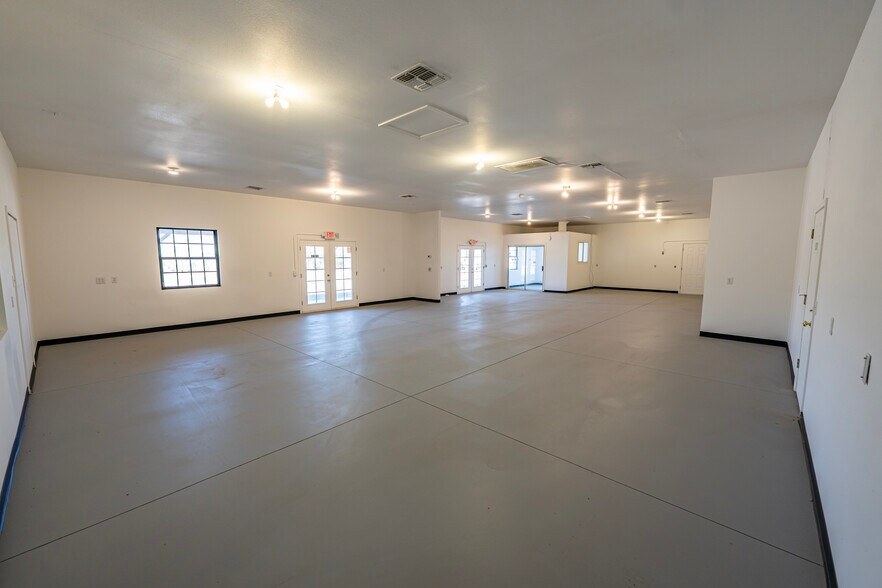 More Photos Of 5221 Hwy 68, Golden Valley Flex For Sale