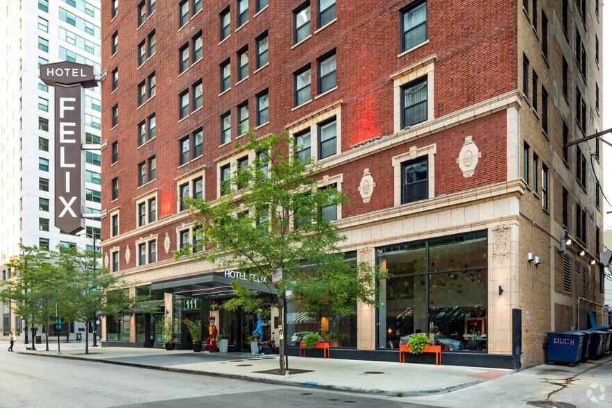 More Photos Of 111 W Huron St, Chicago Hotel For Lease