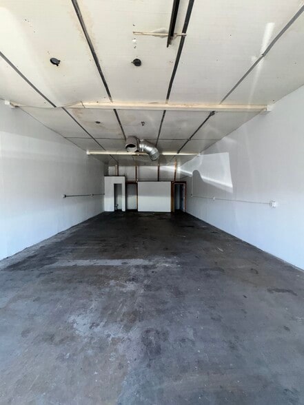 More Photos Of 2302-2320 Cabrera Ave, San Bernardino Service For Lease