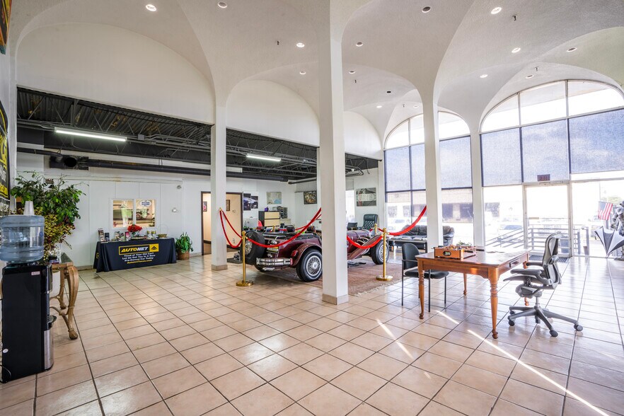 More Photos Of 1365 Regal Row, Dallas Distribution For Sale