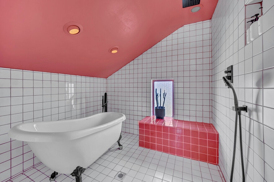 More Photos Of 118 S 4th St, Wilmington Hospitality For Sale