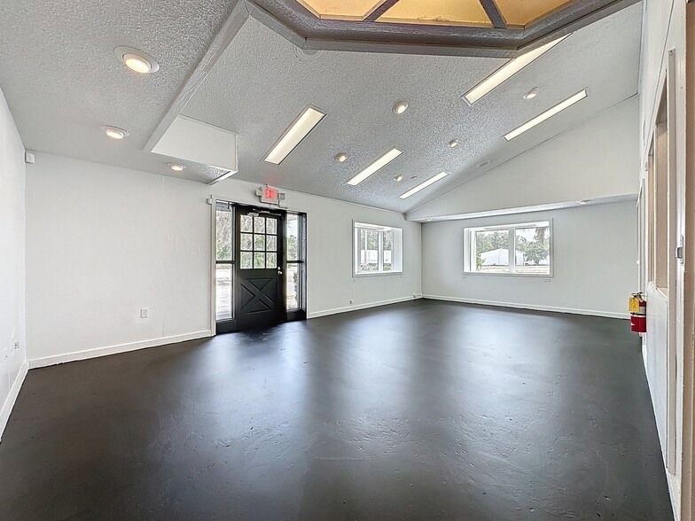 More Photos Of 2017 W Main St, Leesburg Office For Lease