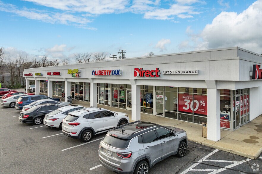 More Photos Of 2550-2562 Airline Blvd, Portsmouth Storefront For Lease