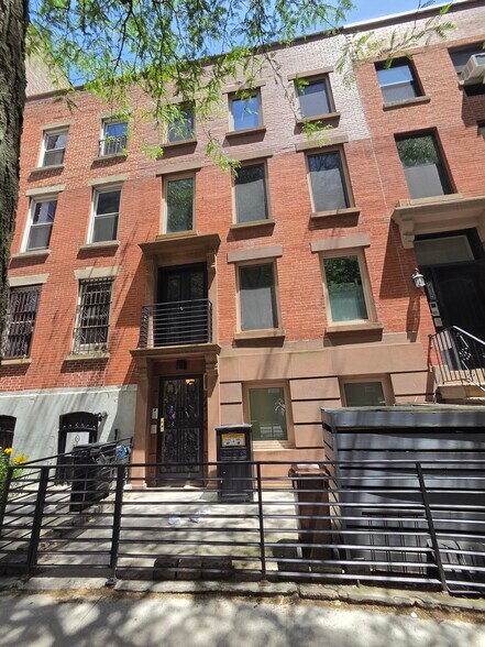 More Photos Of 213 Ashland Pl, Brooklyn Apartments For Sale