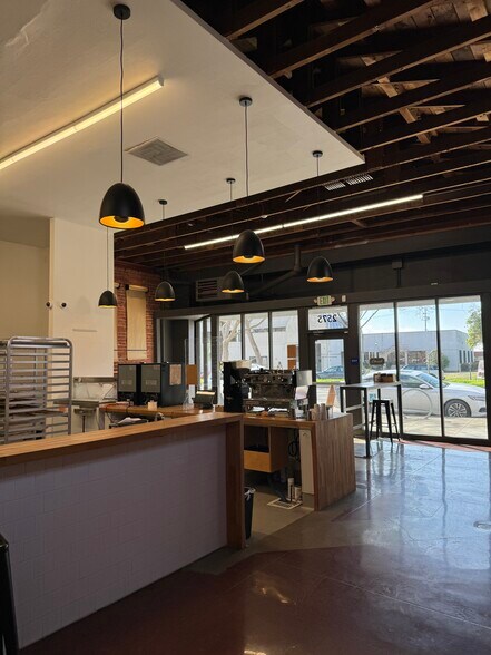 More Photos Of 2575 San Pablo Ave, Berkeley Freestanding For Lease