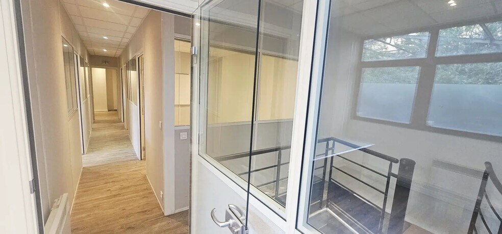 More Photos Of 250 Avenue Du Président Wilson, Saint-Denis Office For Sale