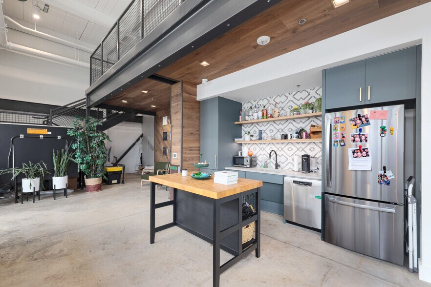 More Photos Of 1800 E 4th St, Austin Multifamily For Sale