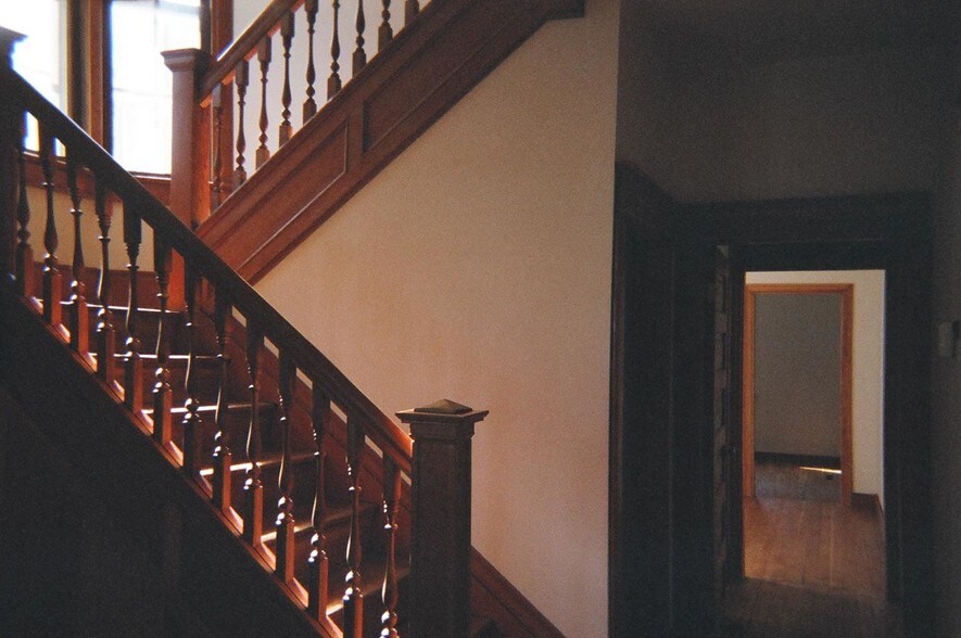 More Photos Of 1639 11th Ave, Calgary Office Residential For Sale