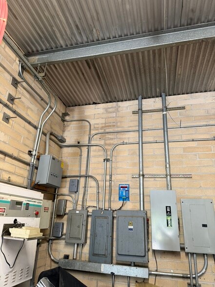 More Photos Of 102 S Fair St, Calhoun Carwash For Sale