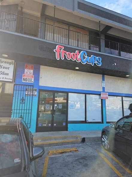 More Photos Of 7353 Melrose Ave, Los Angeles Unknown For Lease