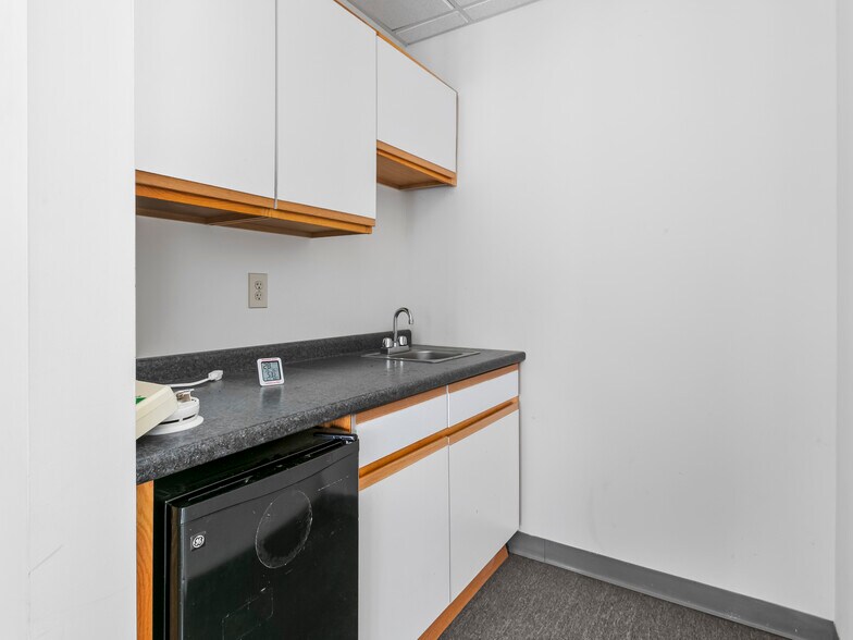 More Photos Of 1070 Tunnel Rd, Asheville Office For Sale
