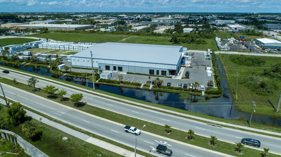 More Photos Of 3661 Ironbridge Blvd, Fort Myers Distribution For Lease
