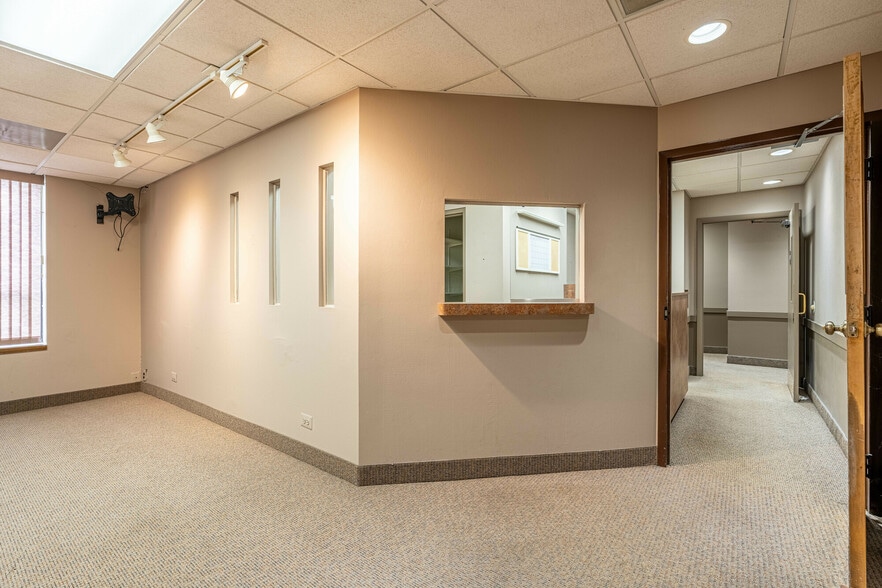 More Photos Of 47 W Dundee Rd, Wheeling Medical For Sale