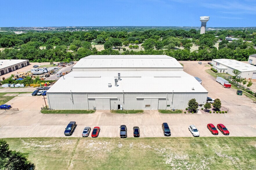 More Photos Of 190 Industrial Blvd, McKinney Manufacturing For Sale