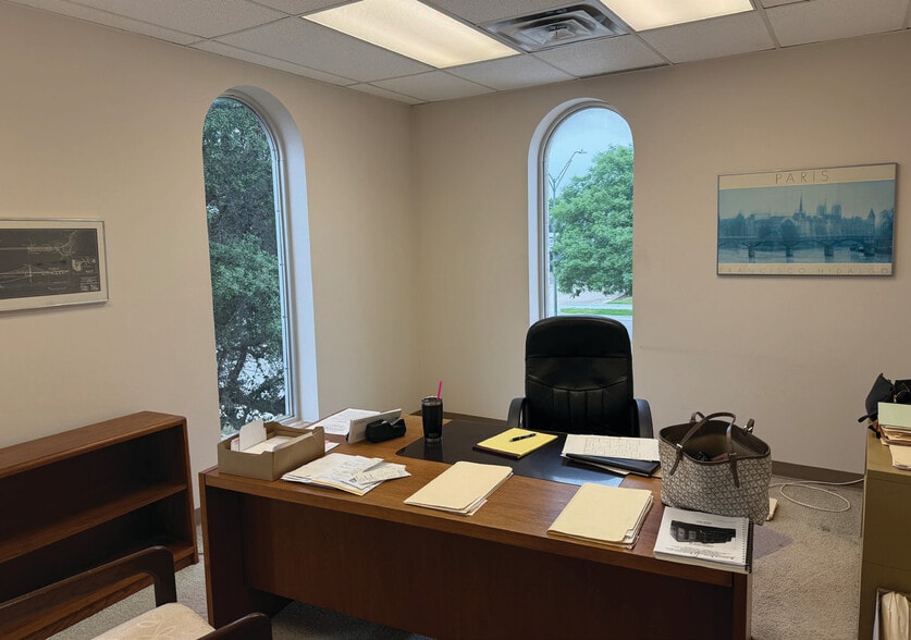 More Photos Of 4509 N Classen Blvd, Oklahoma City Office For Sale