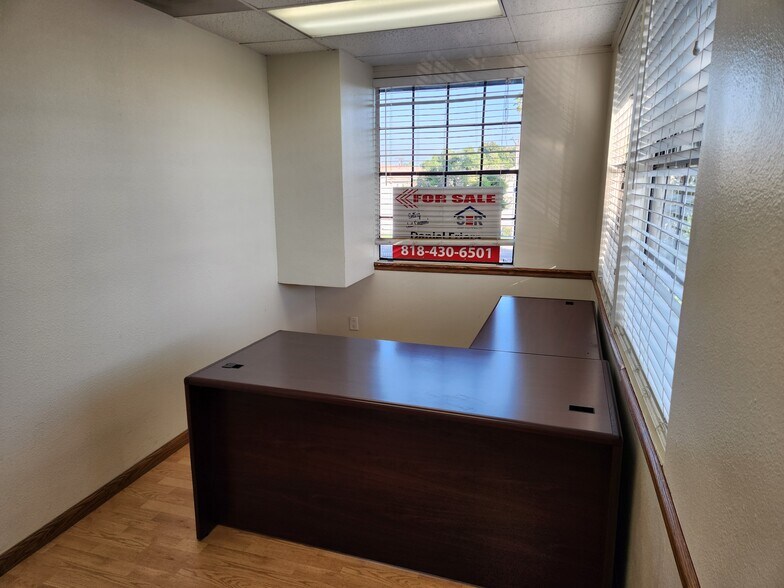 More Photos Of 960 W 17th St, Santa Ana Office For Sale