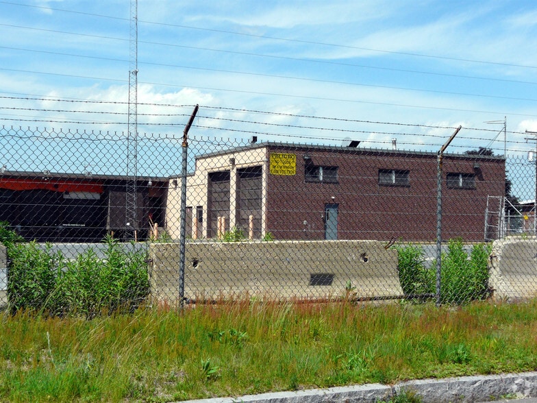 More Photos Of 100 Progress Ave, Springfield Truck Terminal For Sale