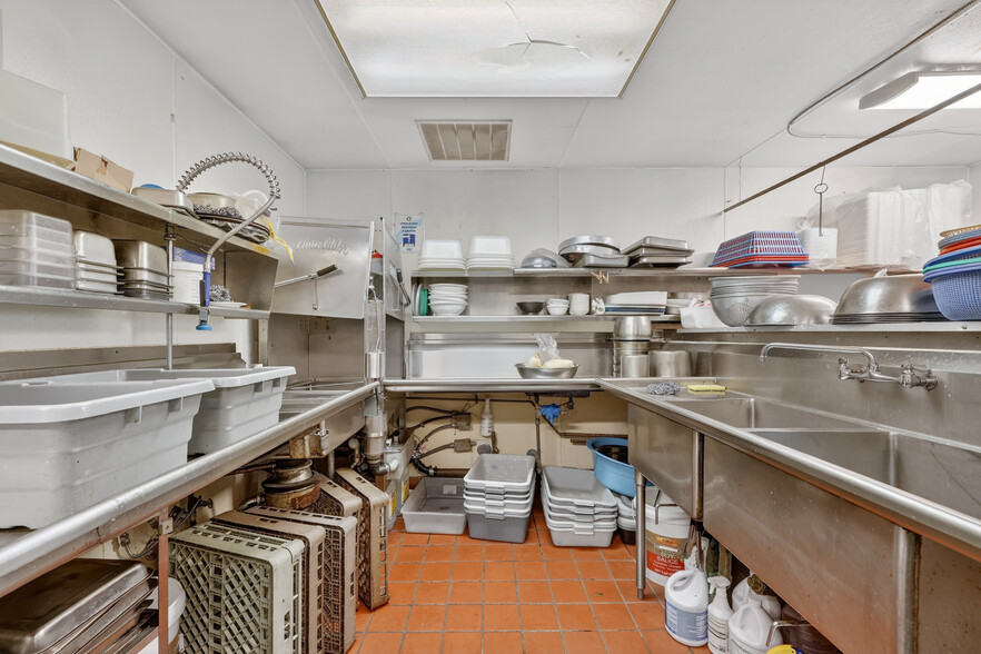 More Photos Of 1614 21st St, Sacramento Restaurant For Sale