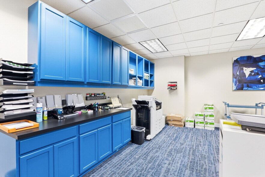 More Photos Of 7351 Office Park Pl, Melbourne Office For Sale
