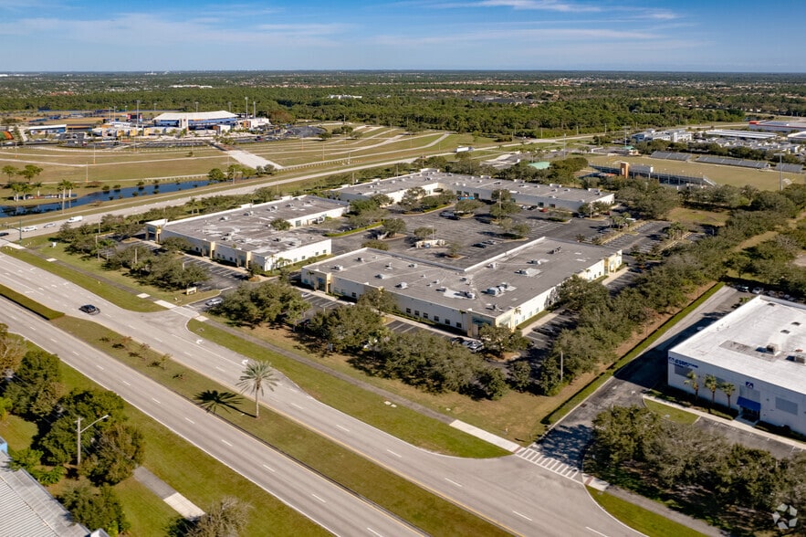 More Photos Of 580-584 NW University Blvd, Port Saint Lucie Unknown For Lease