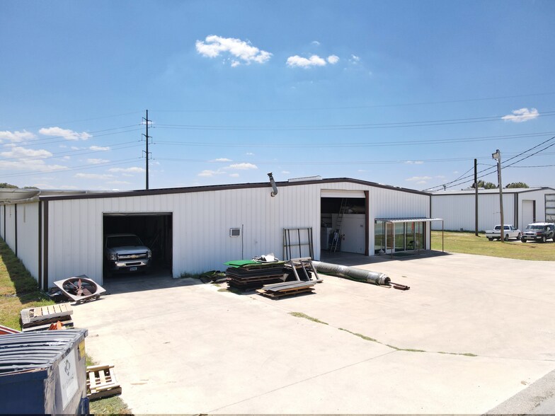 More Photos Of 14546 Industrial Park, Aubrey Warehouse For Lease