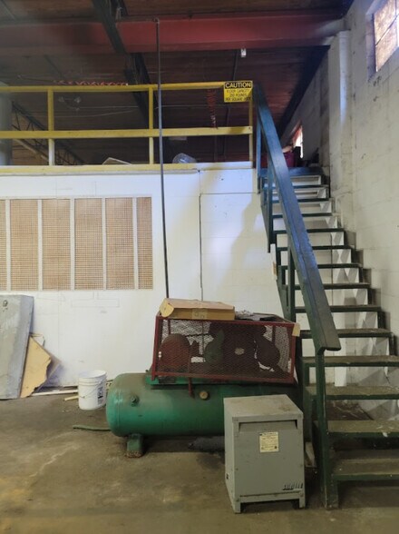 More Photos Of 1900 E Holland Ave, Saginaw Warehouse For Sale