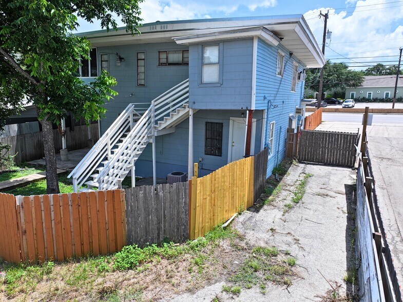 More Photos Of 1278 Bandera Rd, San Antonio General Retail For Sale