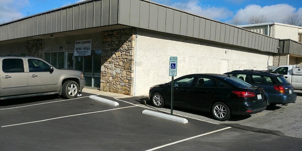 Primary Photo Of 1224 Hendersonville Rd, Asheville Office For Lease