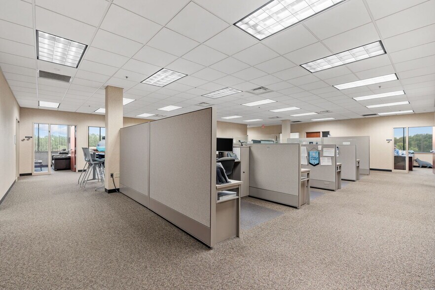 More Photos Of 2775 Blue Water Rd, Eagan Office For Sale