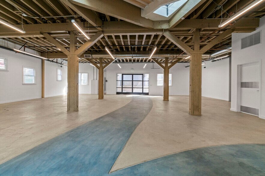 More Photos Of 1605 Ocean Front Walk, Santa Monica Storefront For Lease