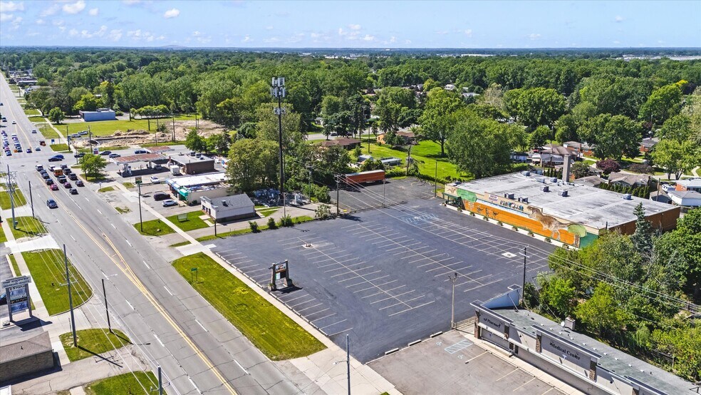 More Photos Of 27200 Joy Rd, Redford Township Freestanding For Lease