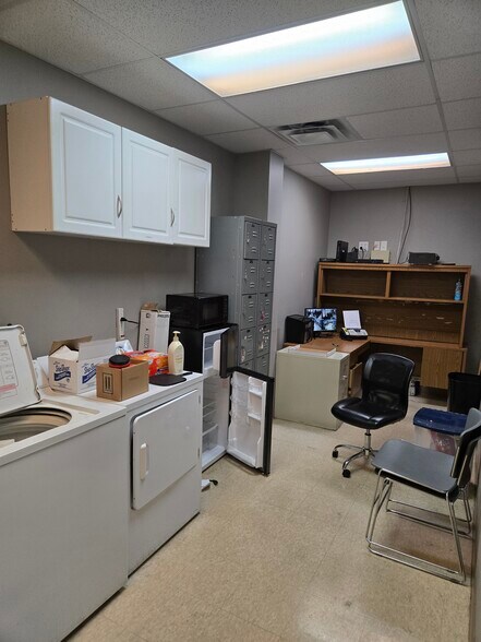 More Photos Of 1813-1817 N Union Blvd, Colorado Springs Unknown For Lease