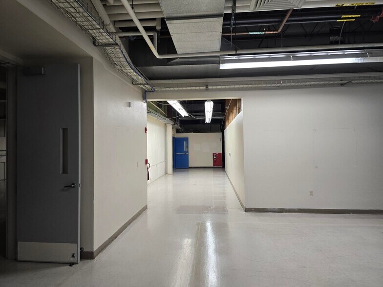 More Photos Of 601 Main St, New Town Warehouse For Lease