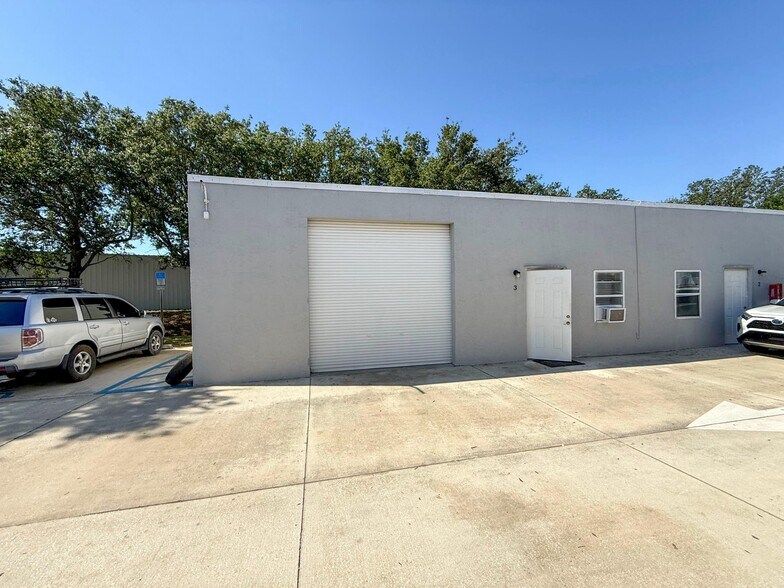 More Photos Of 7275 Waelti Dr, Melbourne Warehouse For Lease