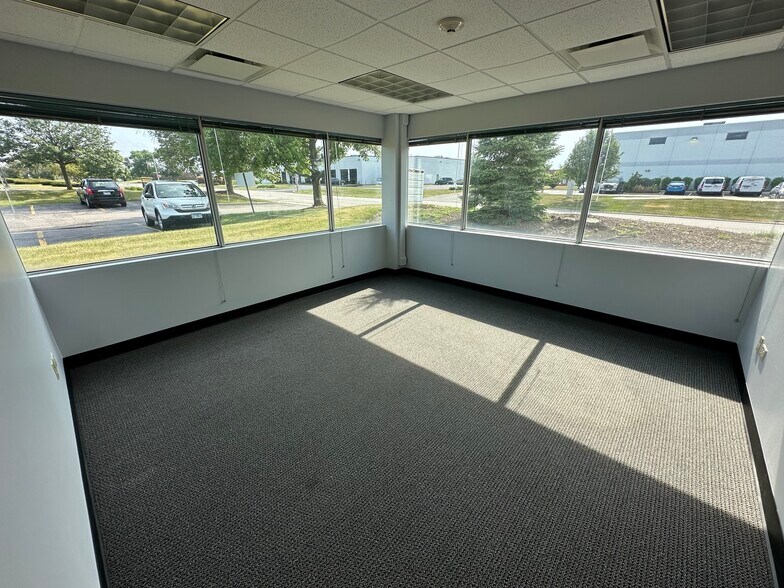 More Photos Of 555 Waters Edge, Lombard Office For Lease