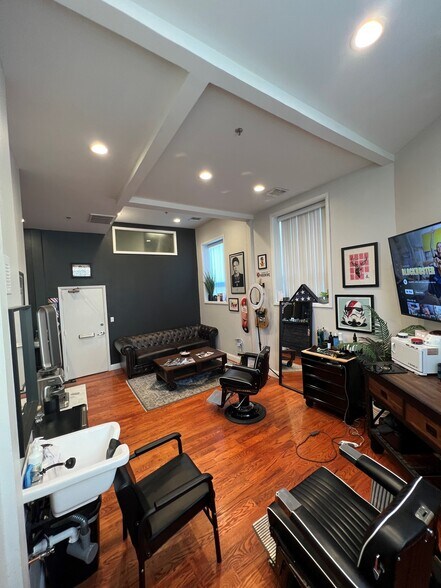 More Photos Of 10-14 Wilsey Sq, Ridgewood Office For Lease