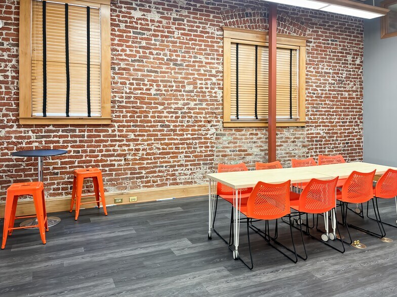 More Photos Of 2020 Eye St, Bakersfield Coworking Space