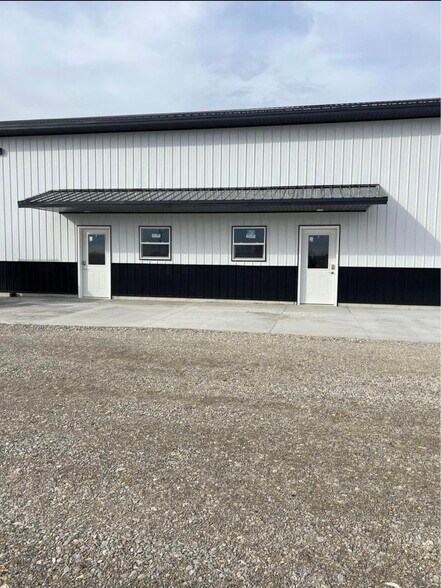 More Photos Of 51 Dale Lee Dr, Palo Industrial For Lease